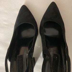 BLACK HEELS - SZ 8 - POINTED TOE / 4 inch heel